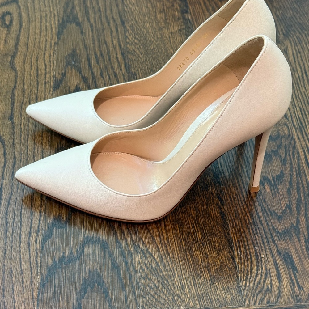 Gianvito Rossi 105 Pumps • Ivory Leather • Size 39 (US 9) - Picture 2 of 12